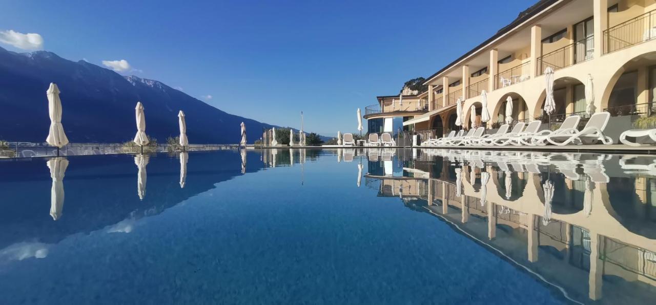 Hotel Mercedes Limone sul Garda Bagian luar foto