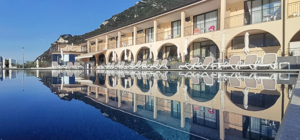 Hotel Mercedes Limone sul Garda Bagian luar foto