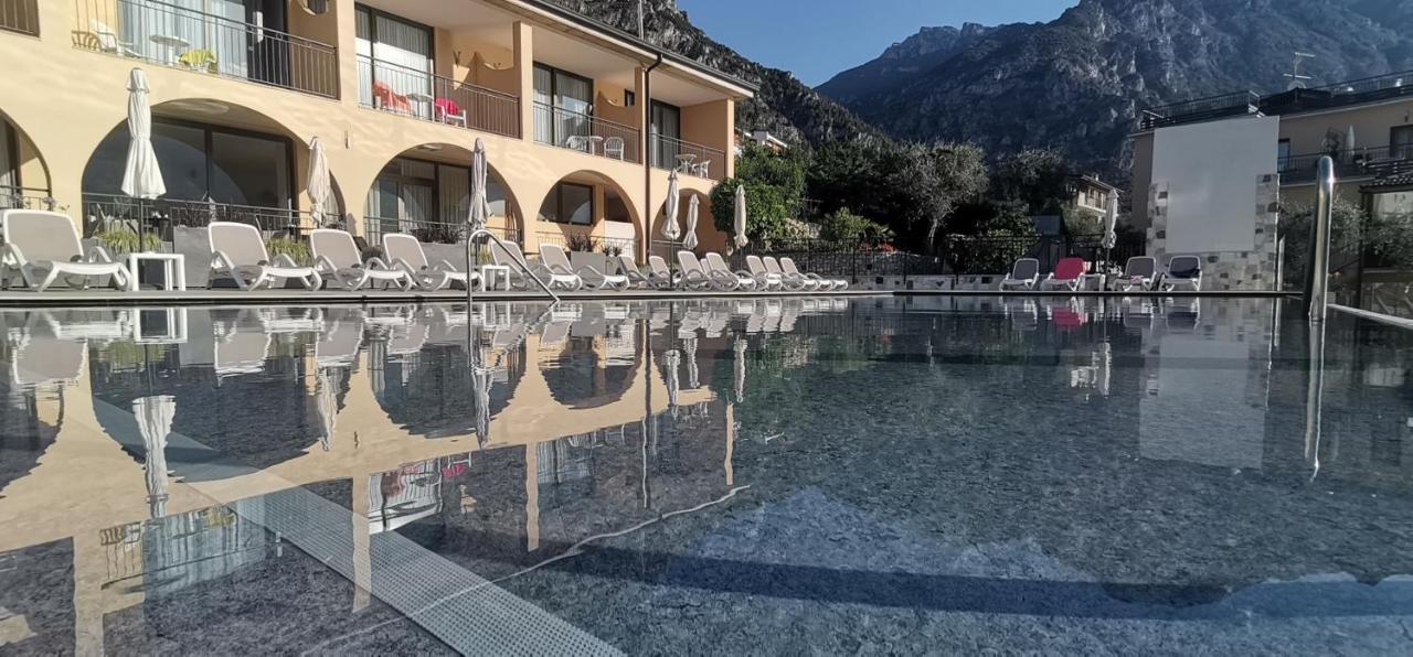 Hotel Mercedes Limone sul Garda Bagian luar foto