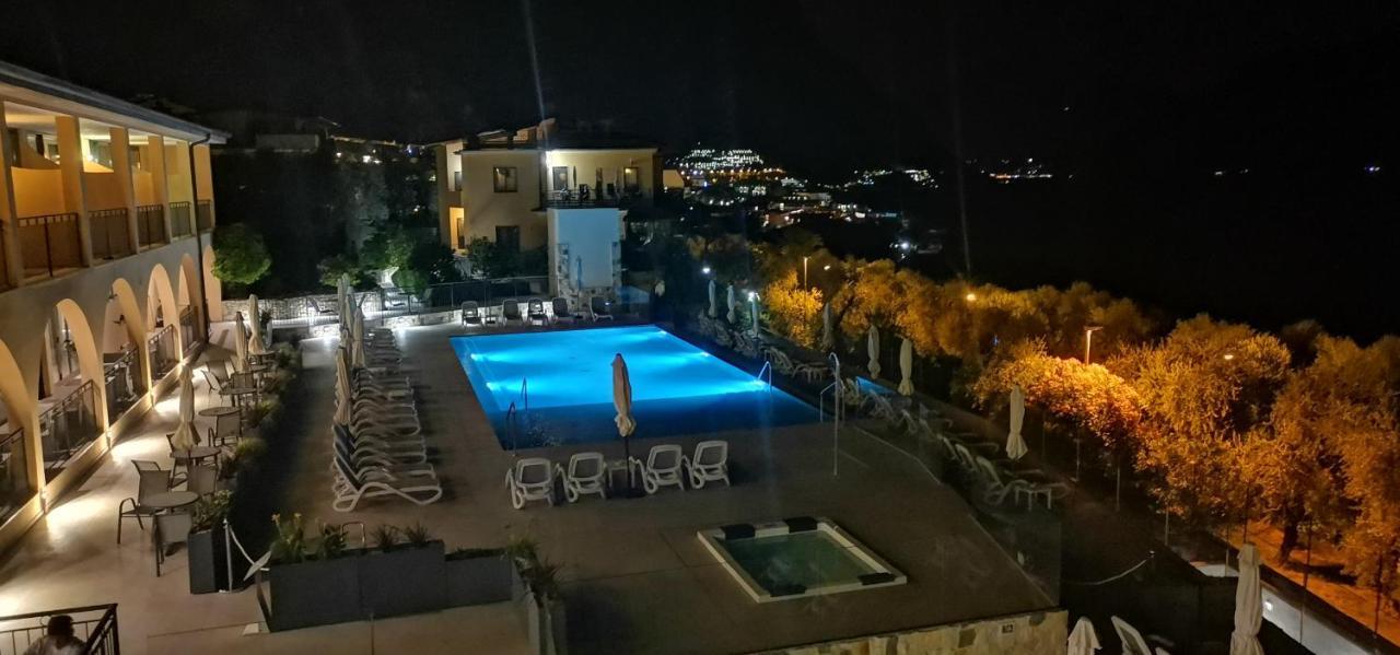 Hotel Mercedes Limone sul Garda Bagian luar foto